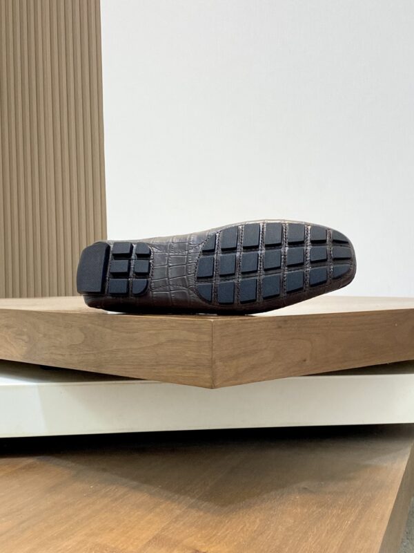 Louis Vuitton Classic Cowhide Leather Driving Bean Shoes - Image 9
