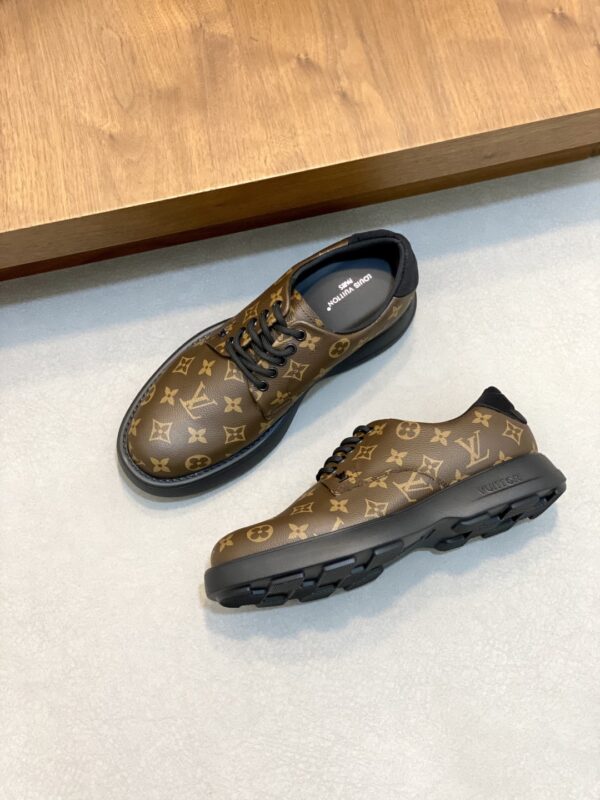 Louis Vuitton Men's Presbyopia Cowhide Leather Casual Dress Shoes - Image 5