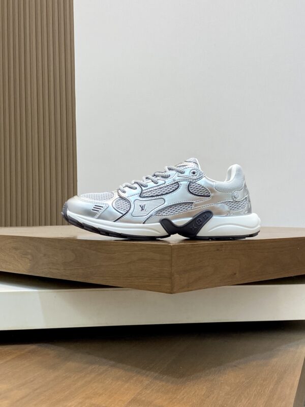 Louis Vuitton Classic Couple Fashion Show New Casual Sports Shoes - Image 3