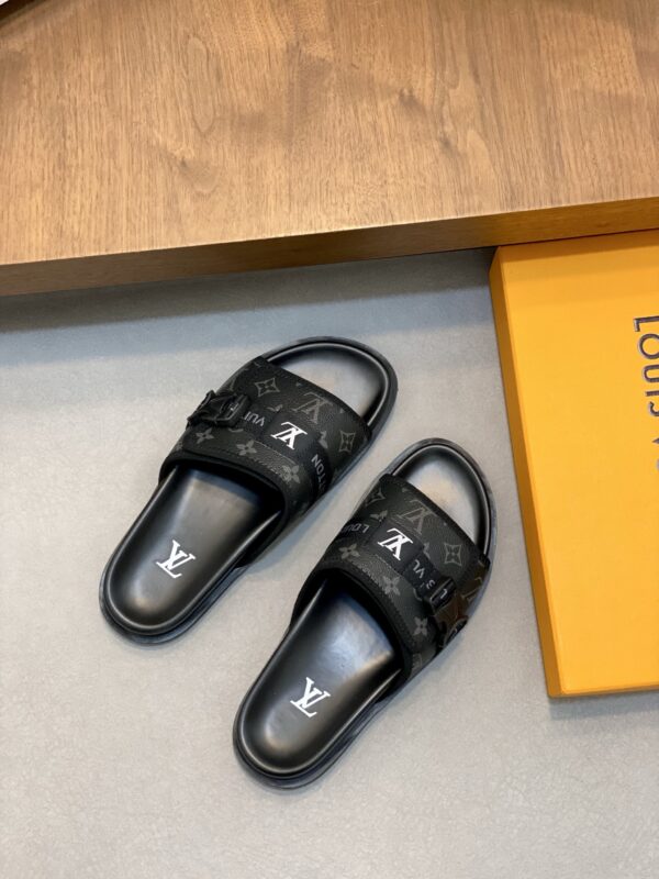 Louis Vuitton New Summer Canvas Cowhide Casual Beach Slippers - Image 5