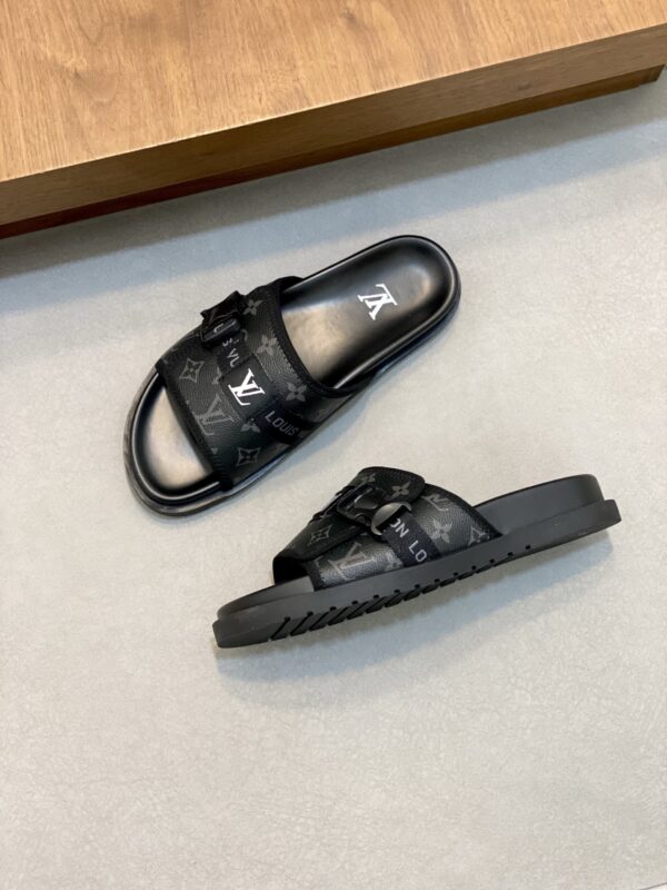 Louis Vuitton New Summer Canvas Cowhide Casual Beach Slippers - Image 6