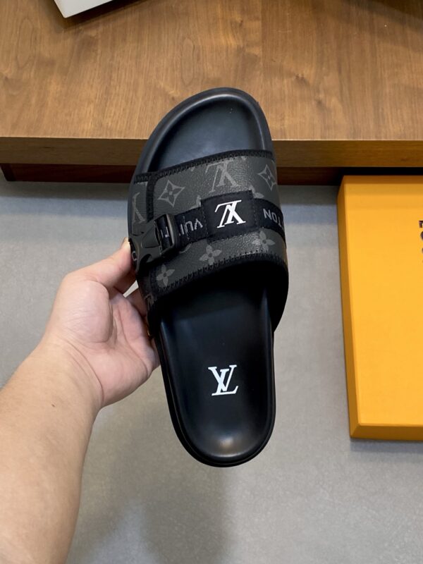 Louis Vuitton New Summer Canvas Cowhide Casual Beach Slippers - Image 7