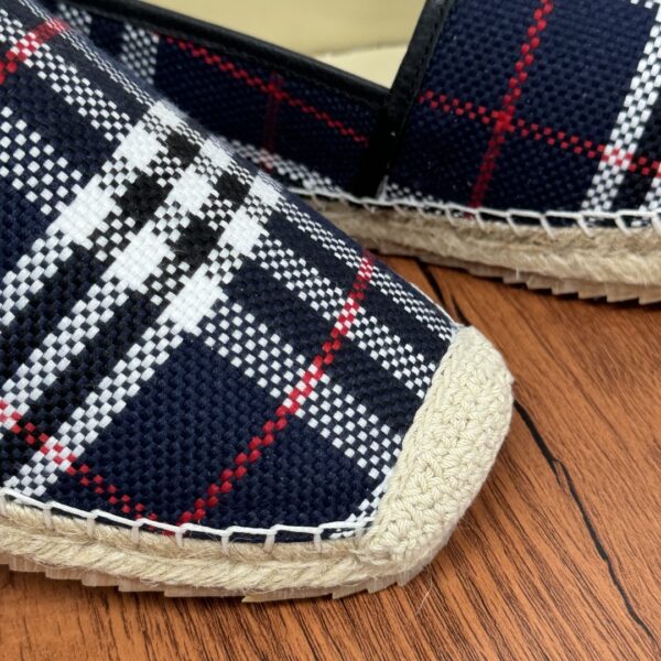 Burberry Summer New Men's Embroidered Grass Woven Fishing Shoes - Image 5