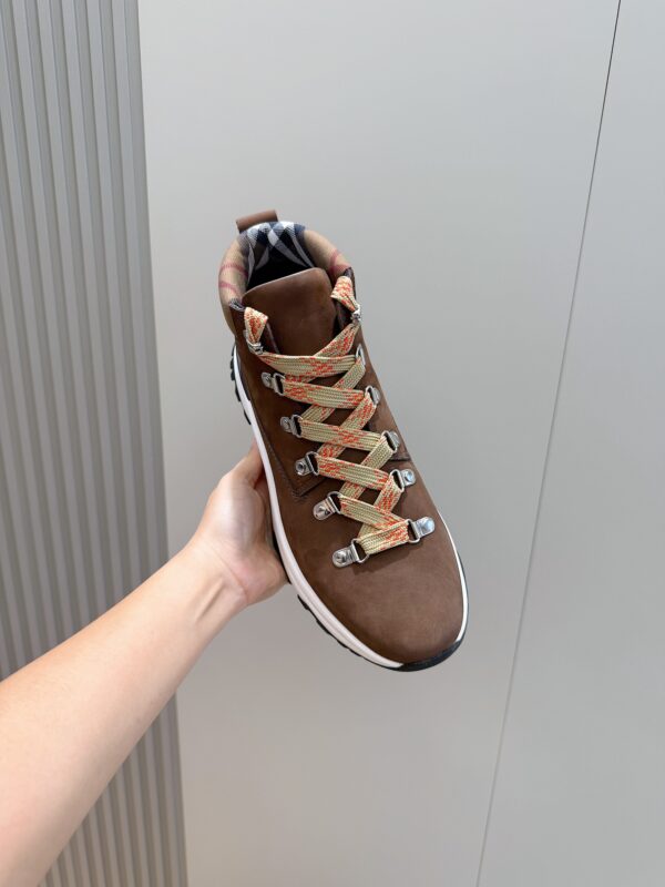 Burberry Men's High Cut Thick Soled Sports Shoes - Image 4