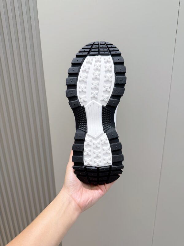 Burberry Men's High Cut Thick Soled Sports Shoes - Image 9