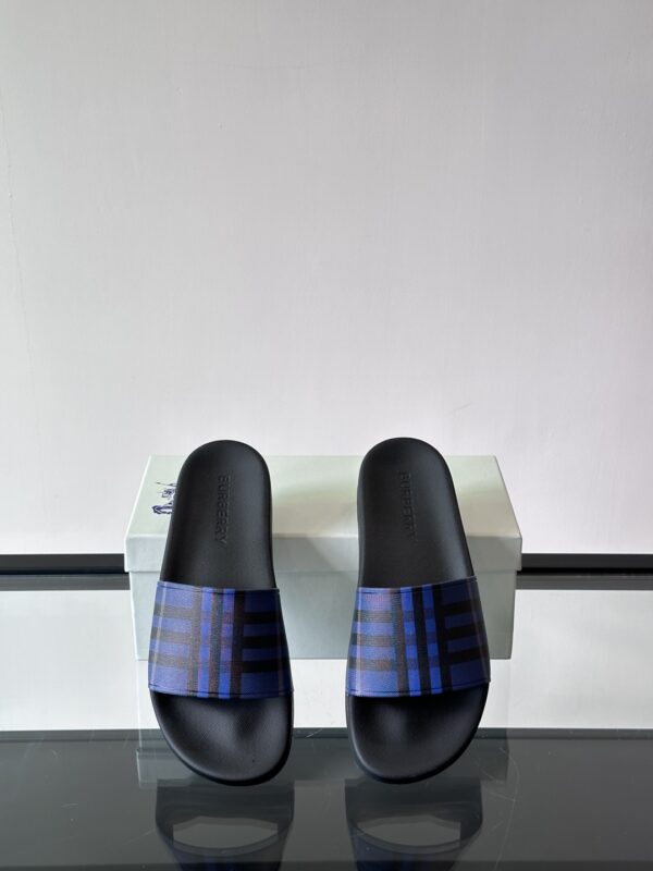 Burberry Summer New Classic Plaid Vintage Slippers - Image 6