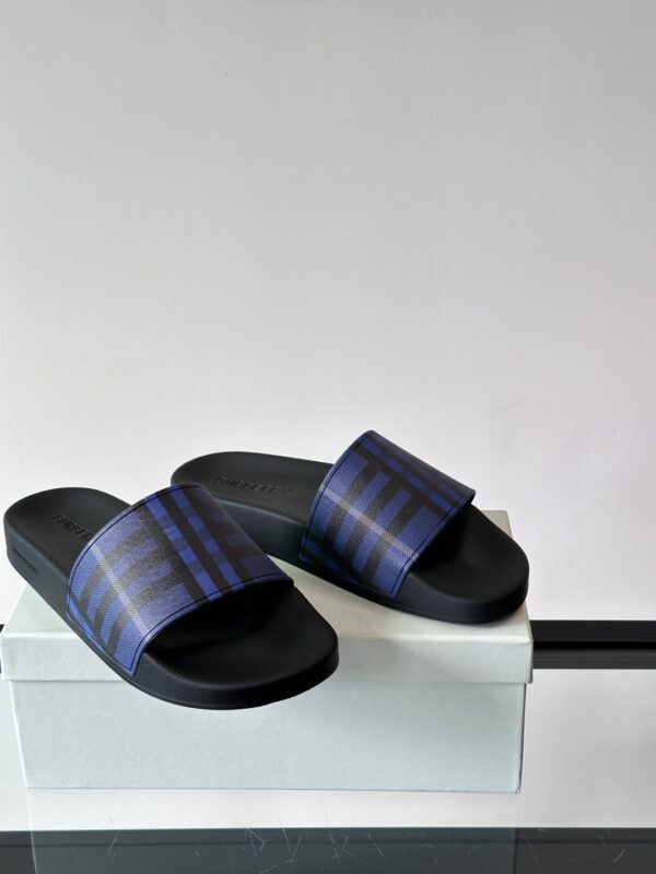 Burberry Summer New Classic Plaid Vintage Slippers - Image 7