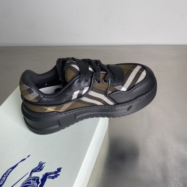 Burberry Calfskin Round Toe Lace Up Plaid Low Top Board Shoes - Image 4