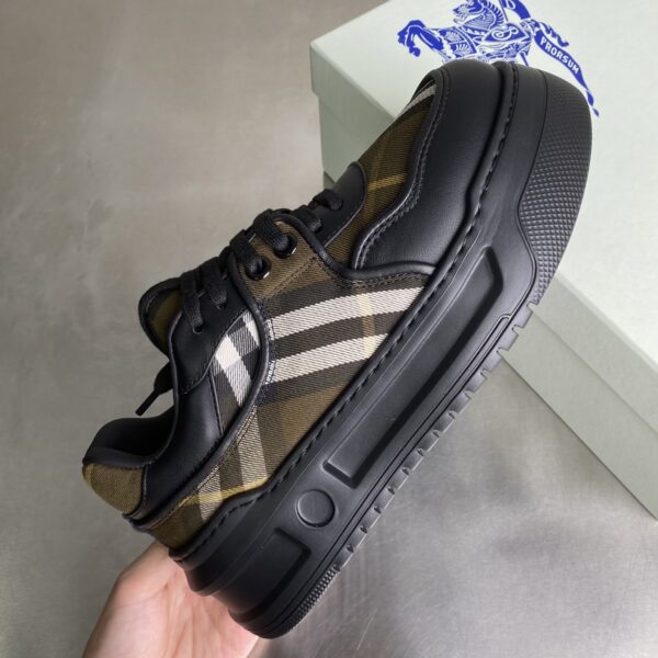 Burberry Calfskin Round Toe Lace Up Plaid Low Top Board Shoes - Image 5