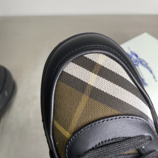 Burberry Calfskin Round Toe Lace Up Plaid Low Top Board Shoes - Image 6