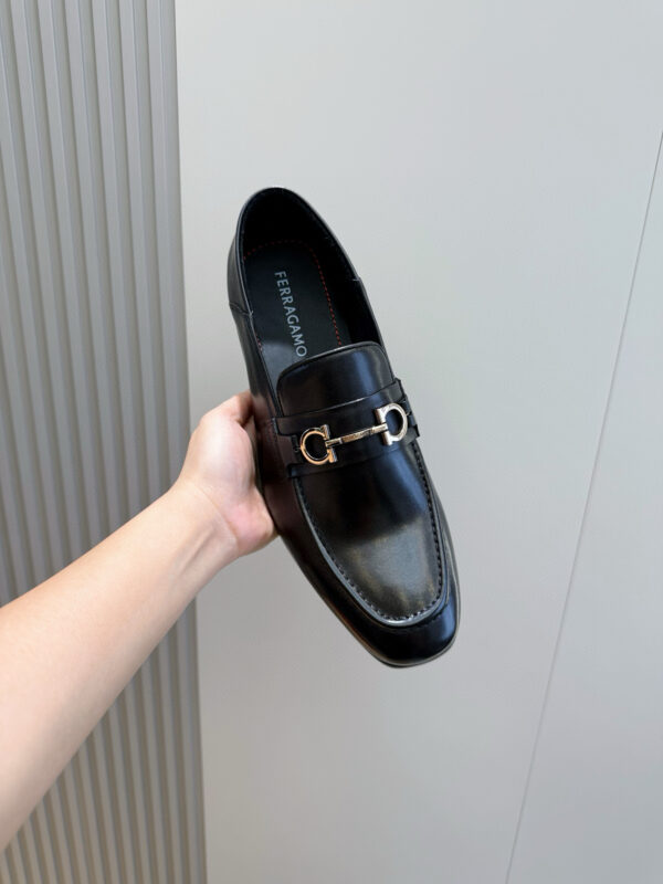 Salvatore Ferragamo Gancini Buckle Embellished Small Cowhide Mocasin Shoes - Image 4