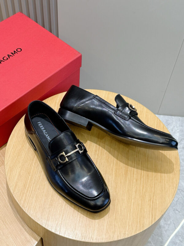 Salvatore Ferragamo Gancini Buckle Embellished Small Cowhide Mocasin Shoes - Image 7