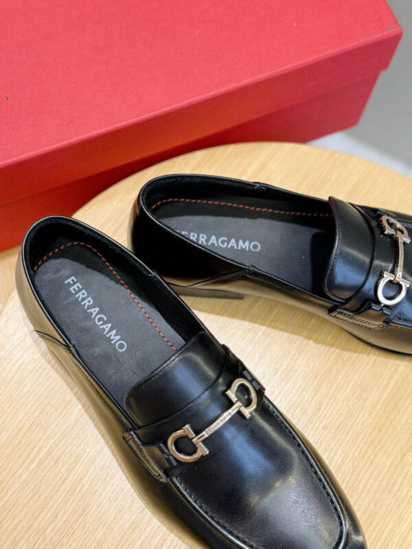 Salvatore Ferragamo Gancini Buckle Embellished Small Cowhide Mocasin Shoes - Image 8