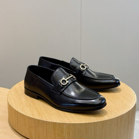Salvatore Ferragamo Gancini Buckle Embellished Small Cowhide Mocasin Shoes