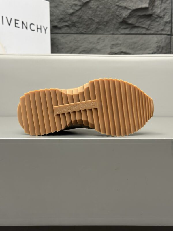 Givenchy Men's Low Cut Leather Casual Sports Shoes - Image 9