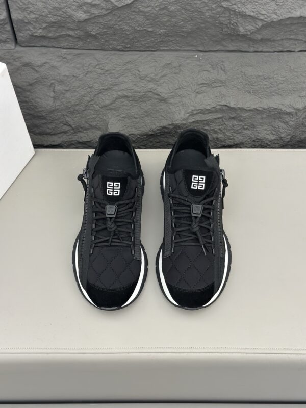 Givenchy Spectre Low Top Running Air Cushioned Sports Shoes - Image 2