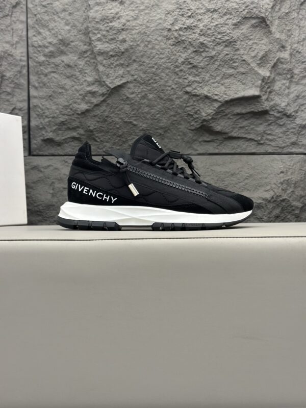 Givenchy Spectre Low Top Running Air Cushioned Sports Shoes - Image 3