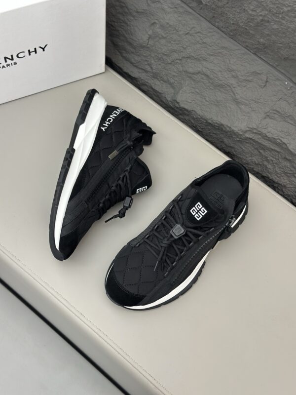 Givenchy Spectre Low Top Running Air Cushioned Sports Shoes - Image 4