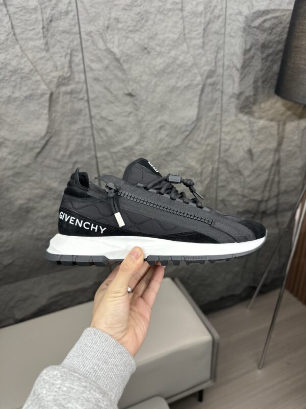 Givenchy Spectre Low Top Running Air Cushioned Sports Shoes - Image 5