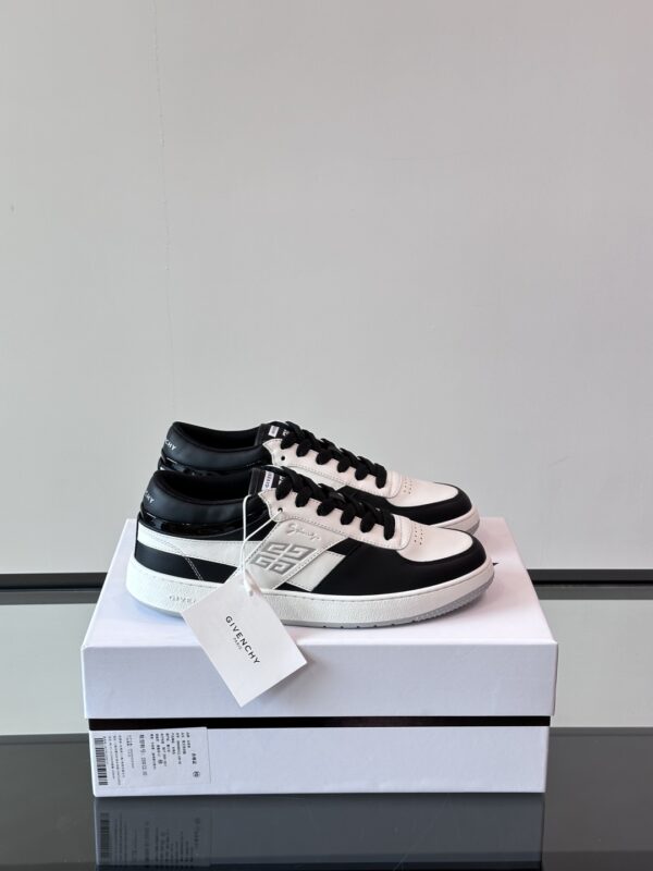 Givenchy Men's Low Cut Cowhide Casual Board Shoes - Image 2