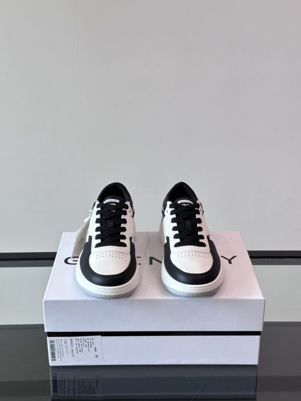 Givenchy Men's Low Cut Cowhide Casual Board Shoes - Image 3