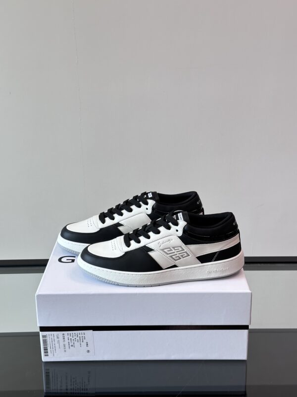 Givenchy Men's Low Cut Cowhide Casual Board Shoes - Image 4