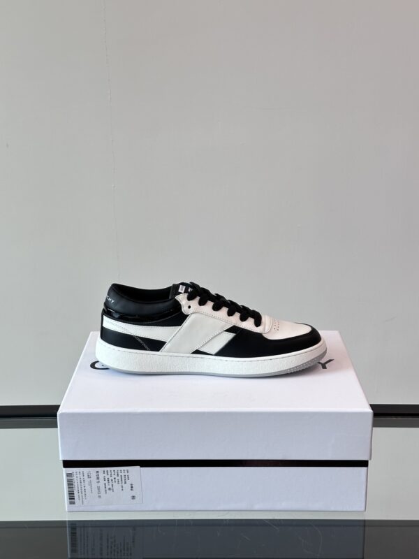 Givenchy Men's Low Cut Cowhide Casual Board Shoes - Image 6