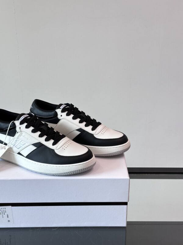 Givenchy Men's Low Cut Cowhide Casual Board Shoes - Image 8