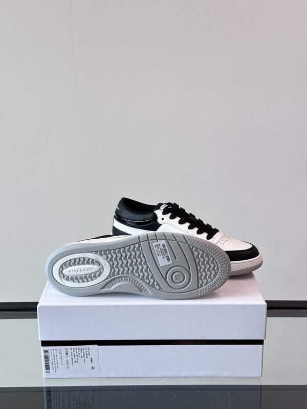 Givenchy Men's Low Cut Cowhide Casual Board Shoes - Image 9