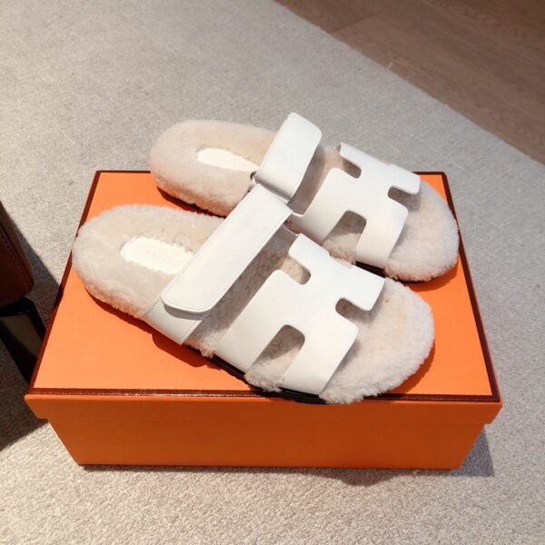 Hermes Couple Style Fur Integrated Roll Cake Fur Slippers - Image 2