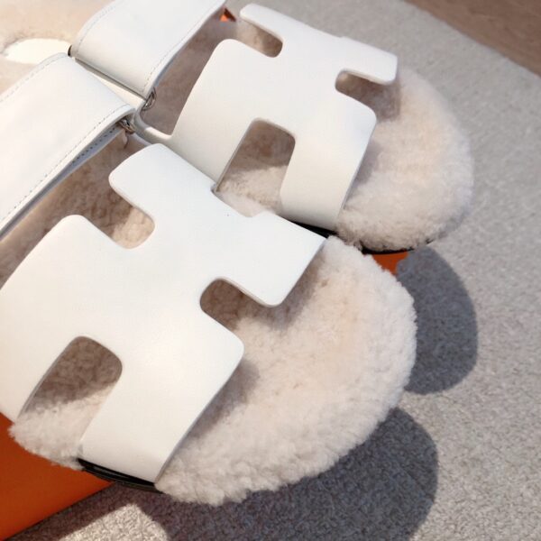 Hermes Couple Style Fur Integrated Roll Cake Fur Slippers - Image 5