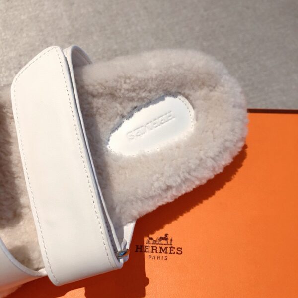 Hermes Couple Style Fur Integrated Roll Cake Fur Slippers - Image 6