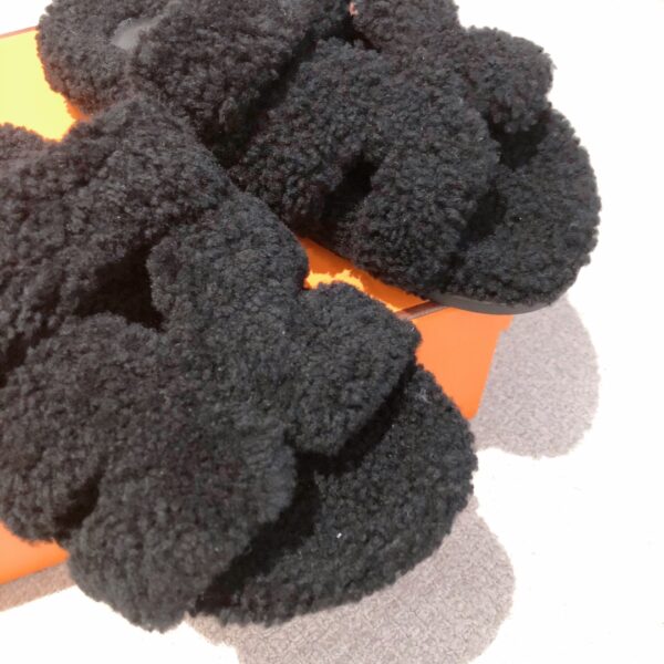 Hermes Couple Style Fur Integrated Slippers - Image 5