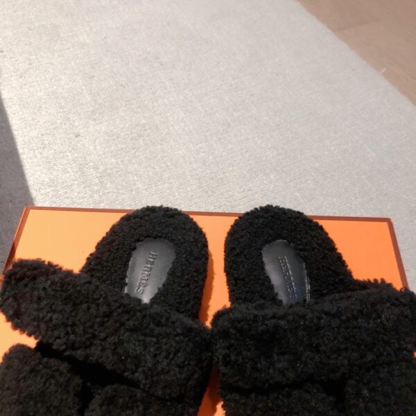 Hermes Couple Style Fur Integrated Slippers - Image 7