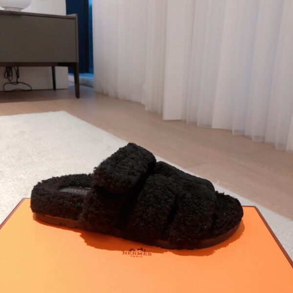Hermes Couple Style Fur Integrated Slippers - Image 6