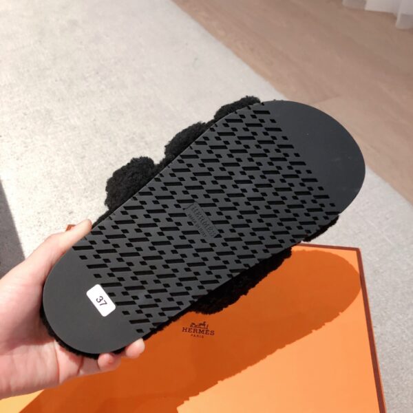 Hermes Couple Style Fur Integrated Slippers - Image 9