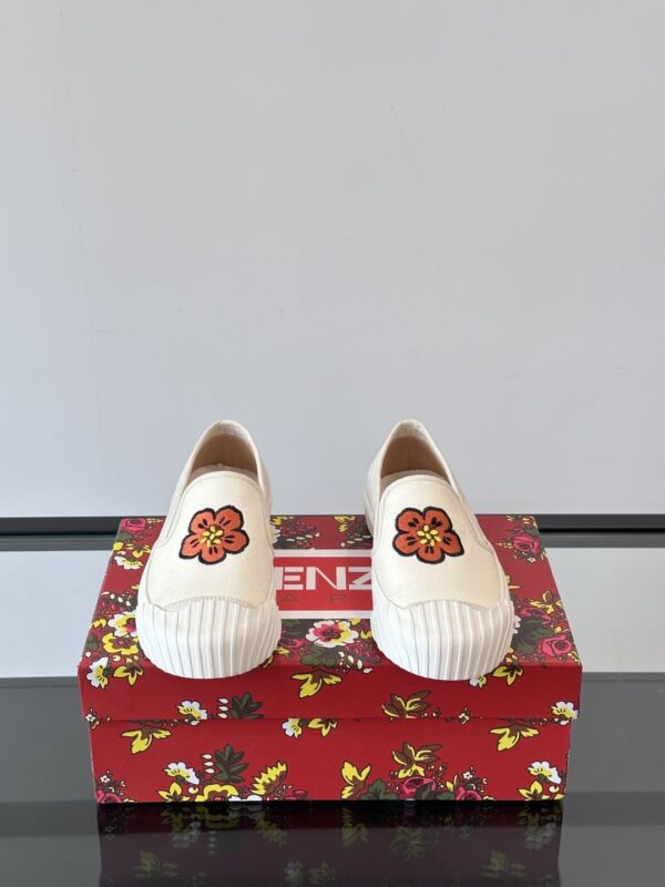Kenzo Haitang Flower Low Cut Casual Canvas Shoes - Image 3