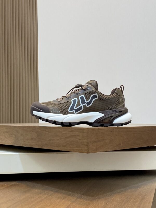 Louis Vuitton Spring And Summer New Men's Casual Sport Shoes - Image 3