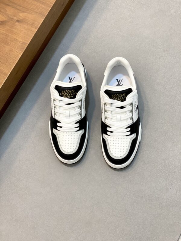 Louis Vuitton Trainer Men's Granular Calf Leather Sports Shoes - Image 2
