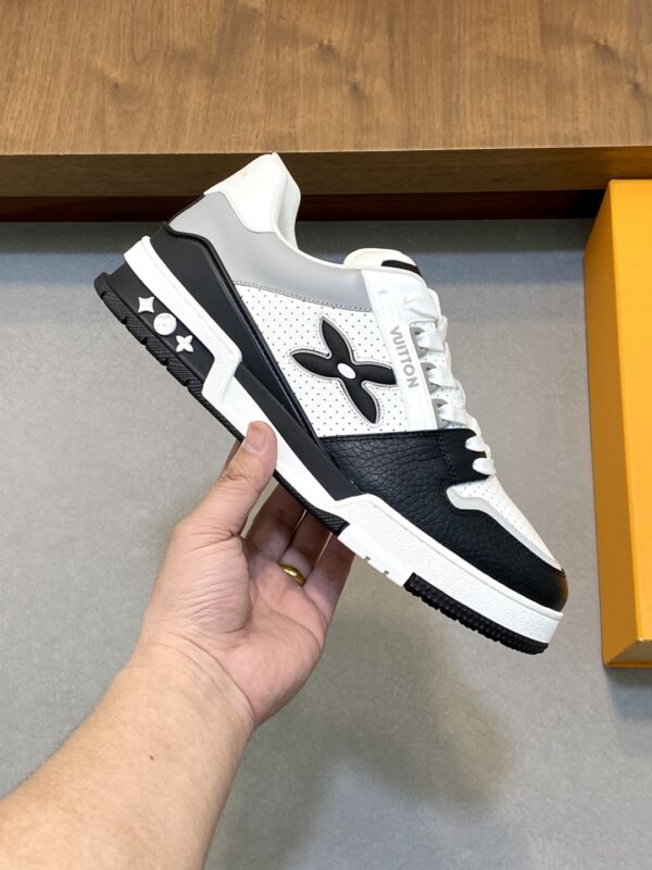 Louis Vuitton Trainer Men's Granular Calf Leather Sports Shoes - Image 4