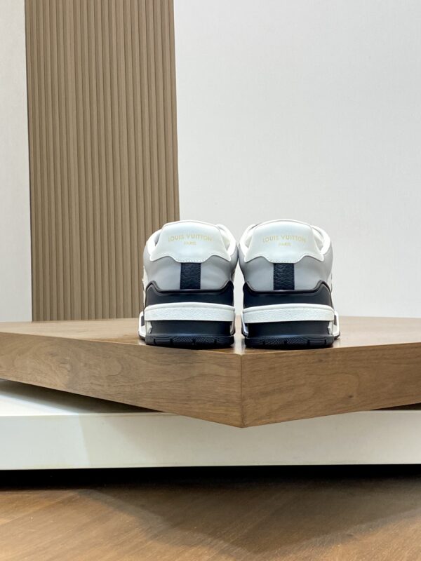 Louis Vuitton Trainer Men's Granular Calf Leather Sports Shoes - Image 8