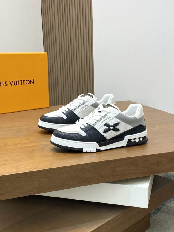Louis Vuitton Trainer Men's Granular Calf Leather Sports Shoes