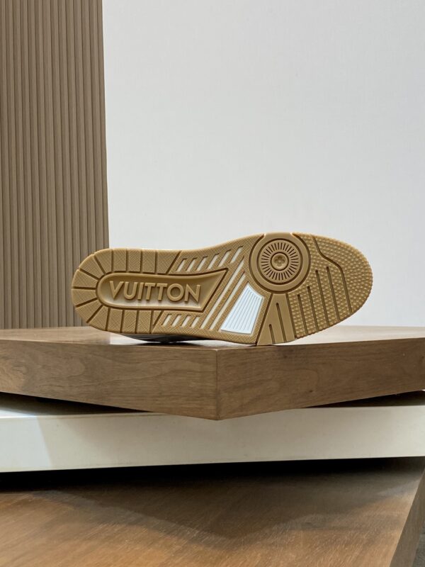 Louis Vuitton Trainer Soft Grain Calf Leather Sports Shoes - Image 9