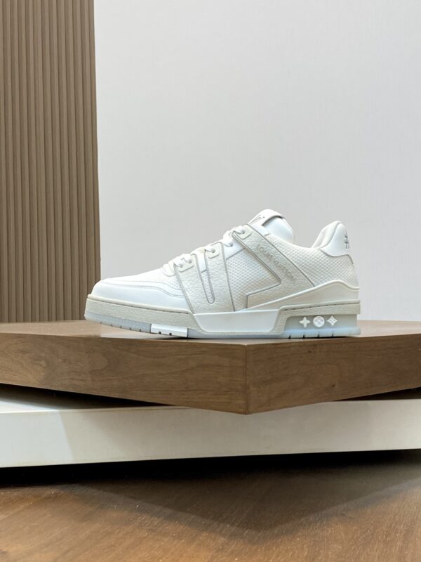 Louis Vuitton Men's Trainer Calf Leather With Breathable Mesh Sports Shoes - Image 3
