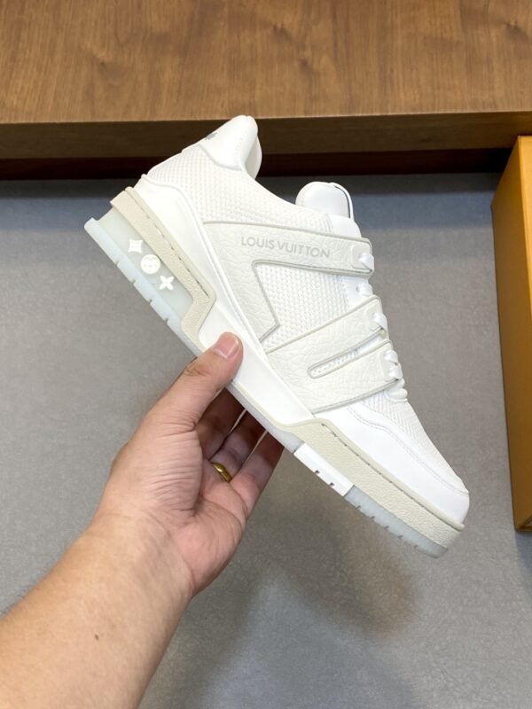 Louis Vuitton Men's Trainer Calf Leather With Breathable Mesh Sports Shoes - Image 4
