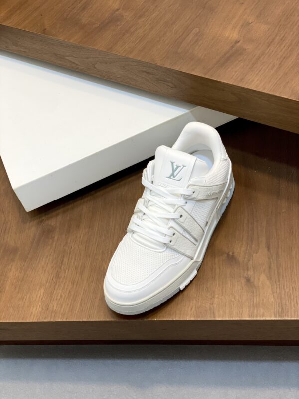 Louis Vuitton Men's Trainer Calf Leather With Breathable Mesh Sports Shoes - Image 6