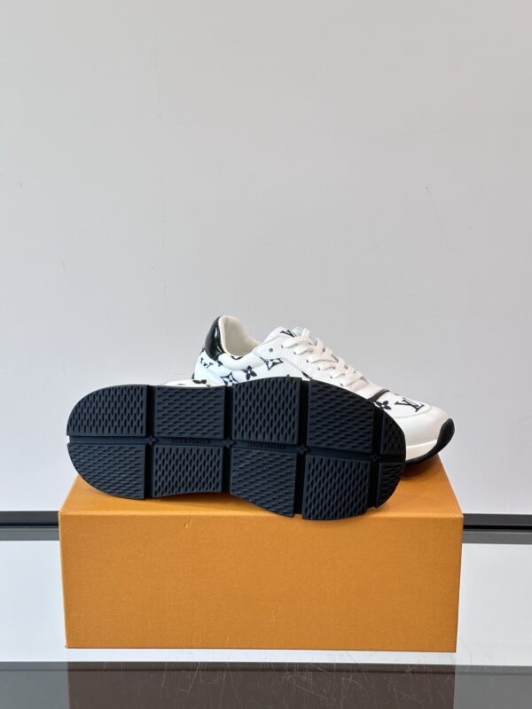 Louis Vuitton High End Genuine Leather Men's Casual Shoes - Image 9