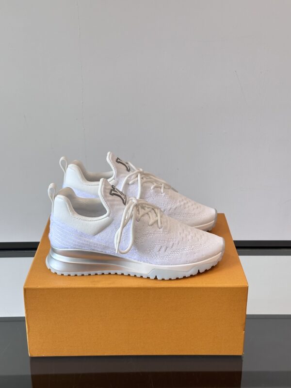 Louis Vuitton Run Away Integrated Fly Weaving Creates Sports Shoes - Image 2