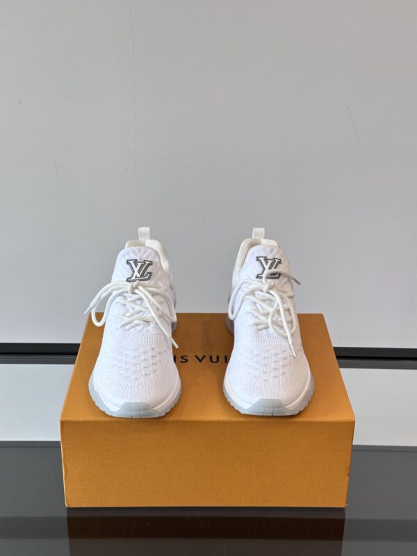 Louis Vuitton Run Away Integrated Fly Weaving Creates Sports Shoes - Image 3
