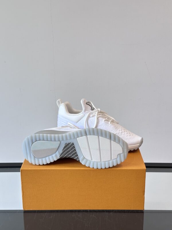 Louis Vuitton Run Away Integrated Fly Weaving Creates Sports Shoes - Image 9
